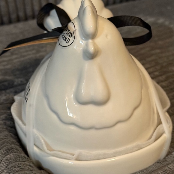 Rae Dunn Chicken 🐔 Shaped Butter Dish with Red Floral Design NWT - Picture 8 of 9